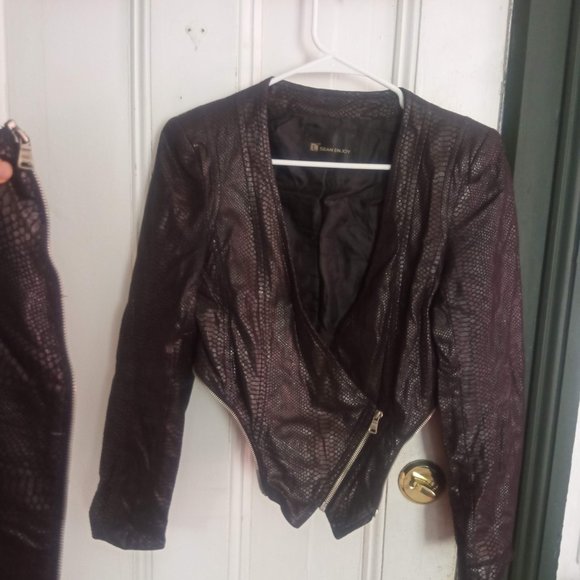 Faux leather jacket with two different reversible zip design - Picture 3 of 7